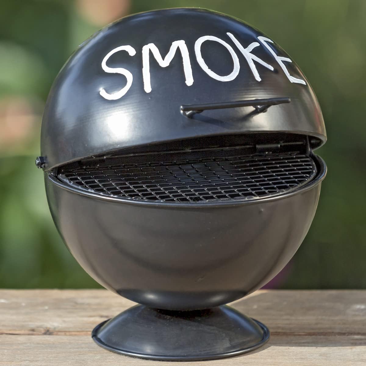 Storm ashtray kettle grill design for outdoor use